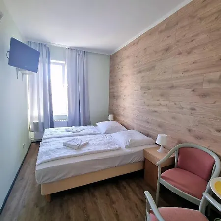 Thomas בית הארחה 2*