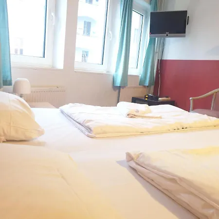 Thomas בית הארחה 2*